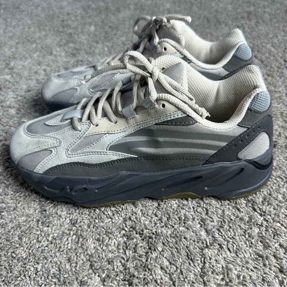 adidas Yeezy Boost 700 V2 Tephra sneakers 7 tennis shoes gym street gray comfort - Picture 6 of 12